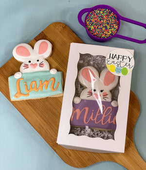 Open image in slideshow, Personalized bunny plaque
